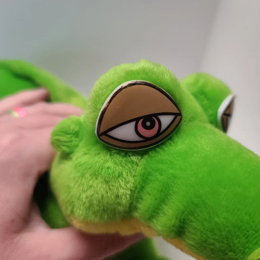 VTG Universal Studios The Land Before Time Toy Network SPIKE Plush With Spider